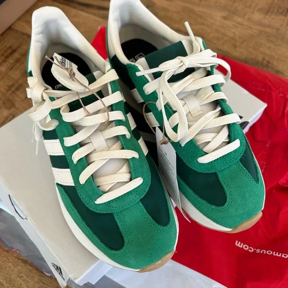 Adidas Women's Run 70s 2.0 Retro Sneaker - Retro tennis shoe in green suede NWT - Picture 3 of 6